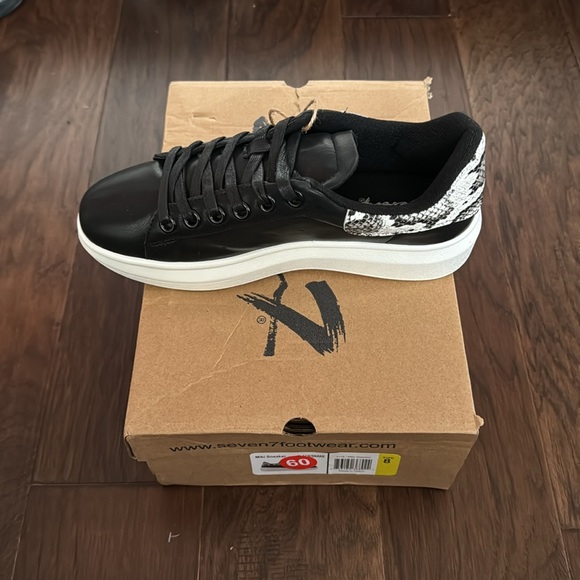 Seven7 Miki Sneaker Size 8 NWT - Picture 3 of 4